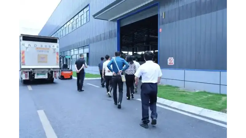 Uluslararası Müşteri, Fabrika Gezisi İçin HYT Packaging'i Ziyaret Etti